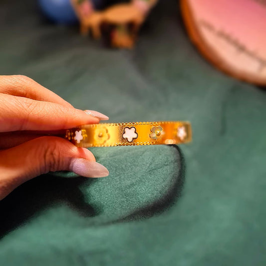 Meadow Blossom Gold anti tarnish bracelet