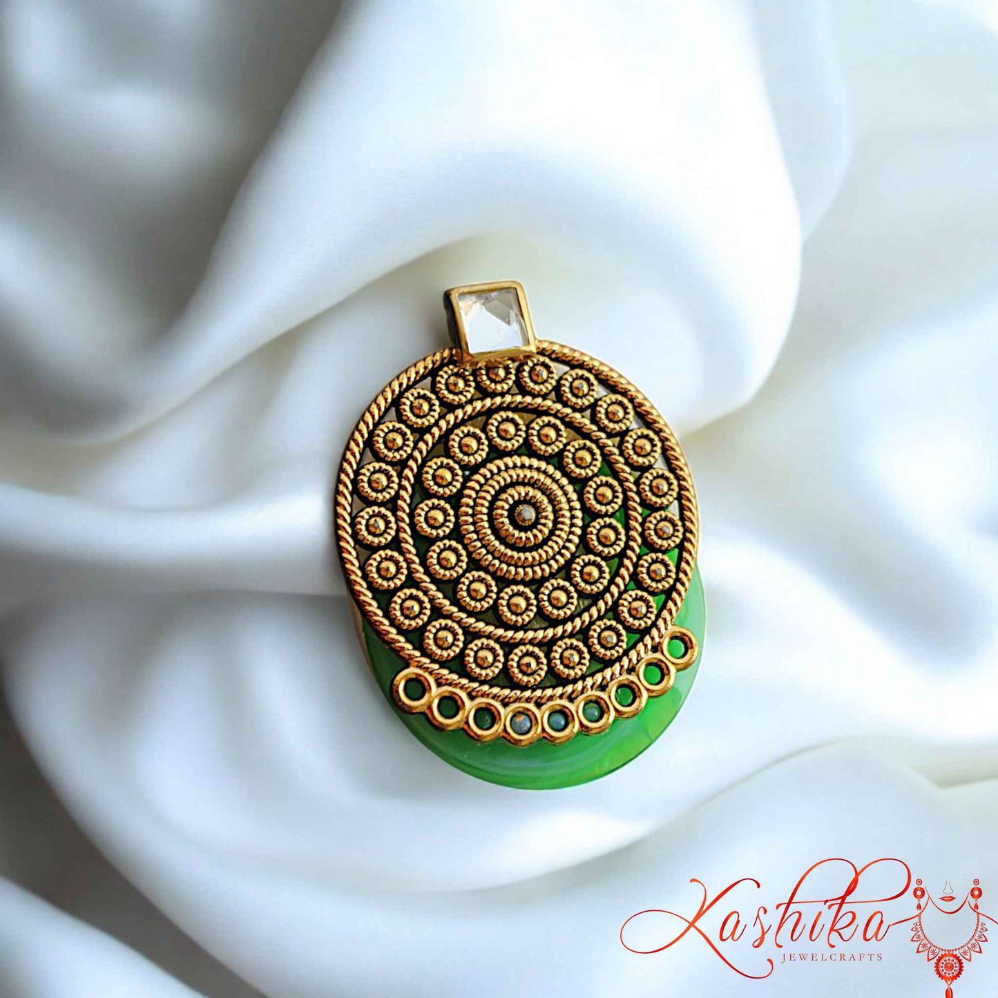 Golden Kundan Saree Pin – Traditional Ethnic Saree Brooch for Women – Green - Kashika JewelCrafts
