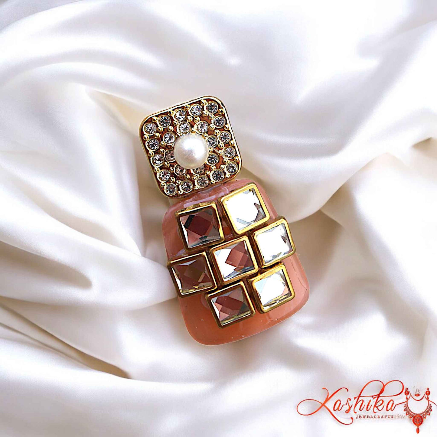 Luxury Kundan Saree Pin – Handcrafted Brooch with Pearls & Kundan Stones – Peach - Kashika JewelCrafts