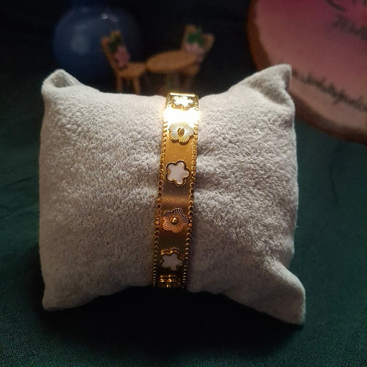 Meadow Blossom Gold anti tarnish bracelet