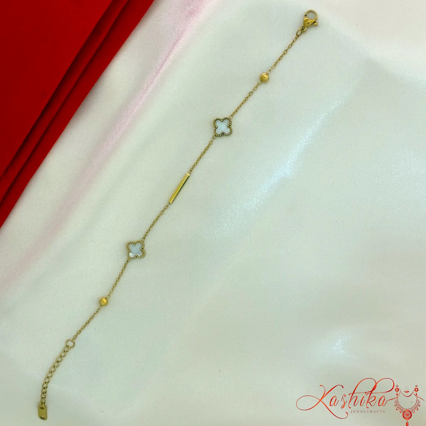 Gold clover charm bracelet for women minimal adjustable flower bracelet