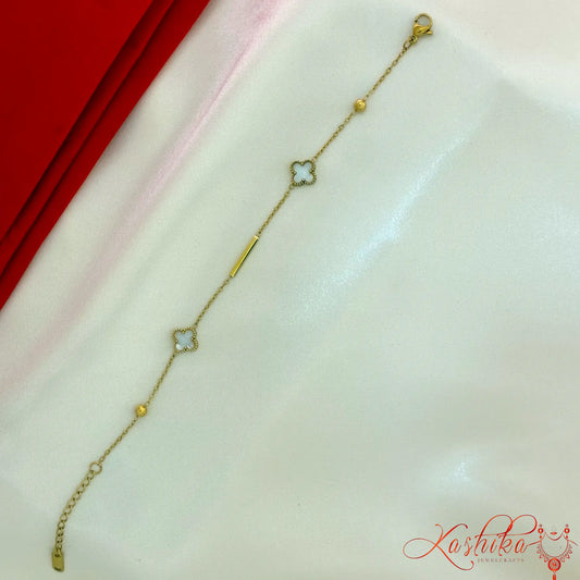 Gold clover charm bracelet for women minimal adjustable flower bracelet