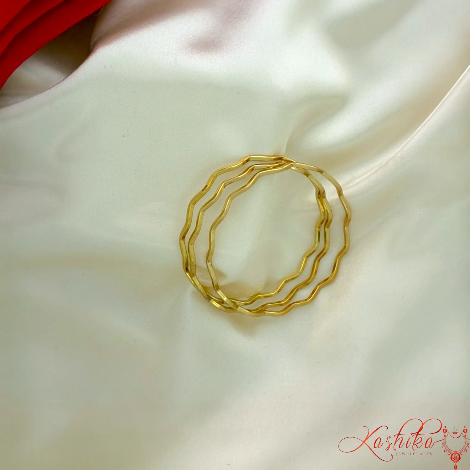 Minimal gold wave bangle bracelet for women stackable fashion jewelry
